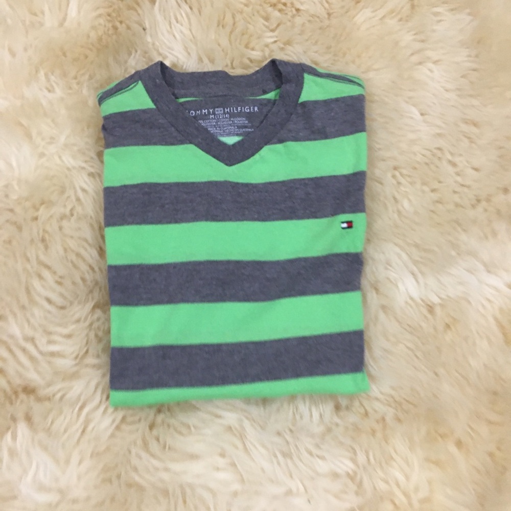 TOMMY HILFIGER BIG BOYS T-SHIRT (NWOT)